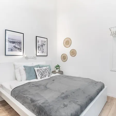 Ultra Modern For 3 Guests בודפשט