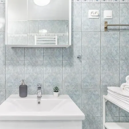 Ultra Modern For 3 Guests דירה *