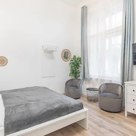 Ultra Modern For 3 Guests בודפשט