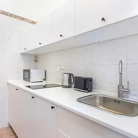 Ultra Modern For 3 Guests דירה